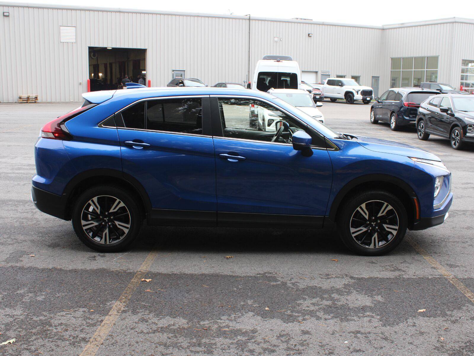 Used 2025 Mitsubishi Eclipse Cross AWD image 4