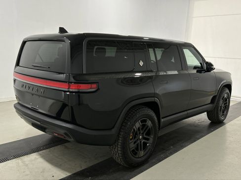 Used 2025 Rivian R1S Premium image 5