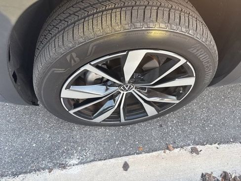 Used 2024 Volkswagen Atlas SEL Premium R-Line image 4