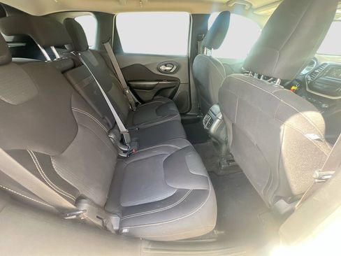 Used 2015 Jeep Cherokee Latitude AWD/4WD image 25