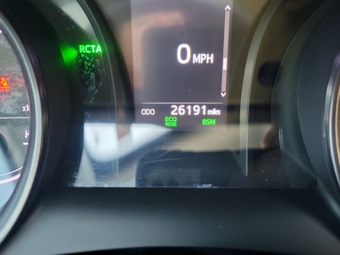 Used 2023 Toyota Camry SE image 19