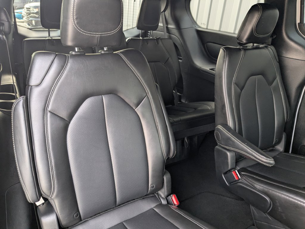 Used 2025 Chrysler Pacifica Select FWD image 33