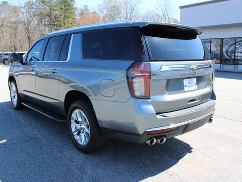 Used 2021 Chevrolet Suburban Premier w/ Premium Package image 8