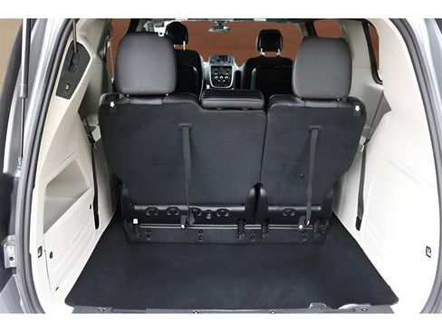 Used 2019 Dodge Grand Caravan SXT image 16