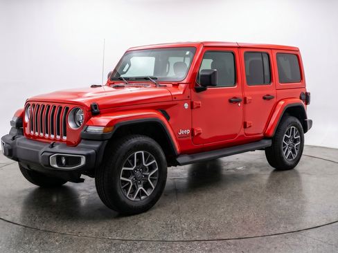 Used 2025 Jeep Wrangler Sahara AWD/4WD image 3