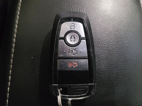 Used 2020 Ford Fusion SE FWD image 32