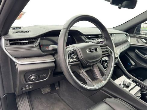 Used 2022 Jeep Grand Cherokee L Overland w/ Luxury Tech Group IV AWD/4WD image 11