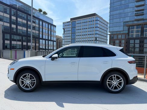 Certified 2023 Porsche Cayenne AWD/4WD image 2