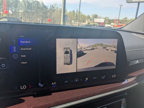 Used 2025 Chevrolet Traverse Z71 w/ Driver Confidence Package image 18