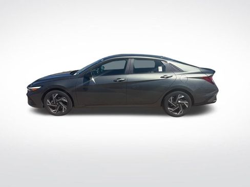 Used 2025 Hyundai Elantra Sport FWD image 2