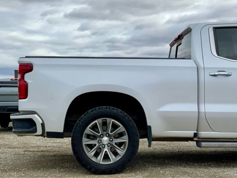 Used 2022 Chevrolet Silverado 1500 High Country w/ Technology Package image 15