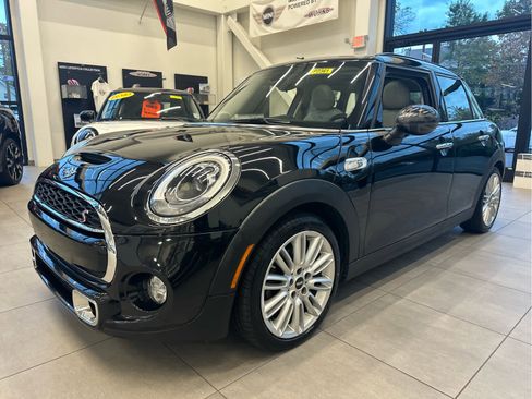 Used 2016 MINI Cooper S w/ Premium Package image 1