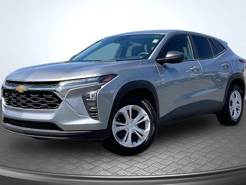 Used 2025 Chevrolet Trax LS FWD image 12