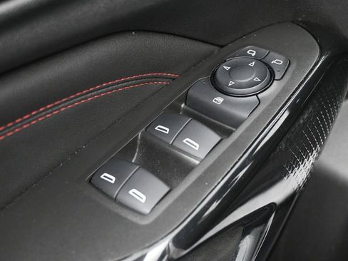Used 2025 Chevrolet Trax RS FWD image 14