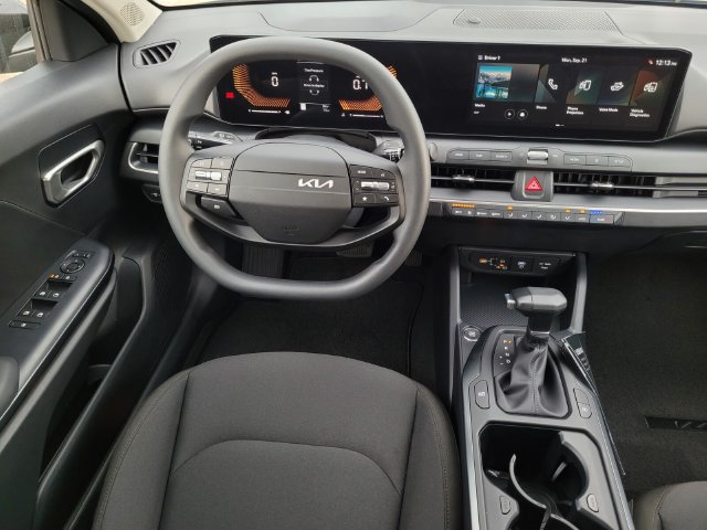 New 2026 Kia K4 FWD image 12