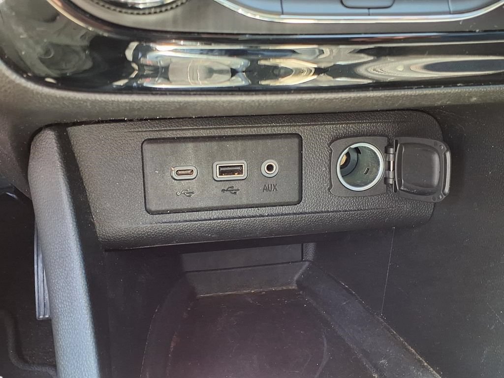 Used 2020 Buick Encore GX Select w/ Sport Touring Package FWD image 13