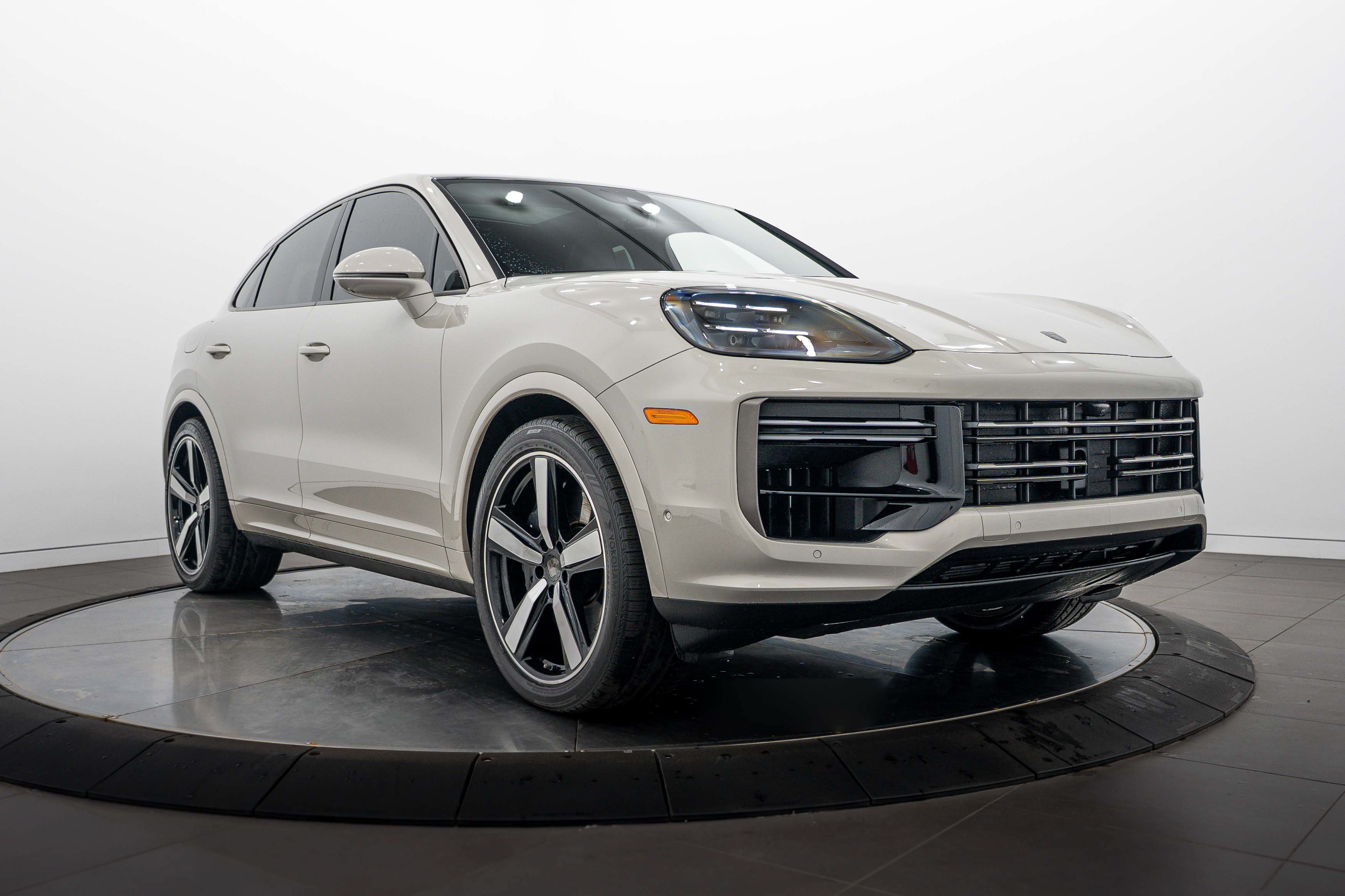 Certified 2025 Porsche Cayenne Turbo AWD/4WD image 9