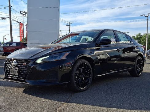 New 2026 Nissan Altima 2.5 SR w/ SR Midnight Edition Package AWD/4WD image 2