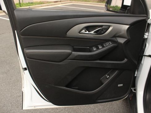 Used 2019 Chevrolet Traverse LT w/ LT Premium Package AWD/4WD image 15