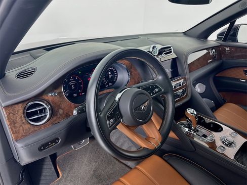 Certified 2024 Bentley Bentayga Extended Wheelbase image 11