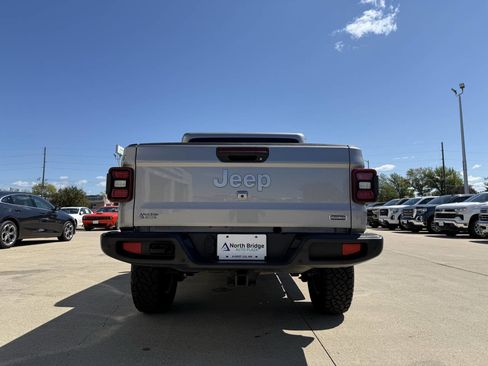 Used 2020 Jeep Gladiator Overland w/ Uconnect 4C Nav & Sound Group image 27