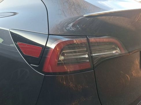 Used 2024 Tesla Model Y Performance image 5