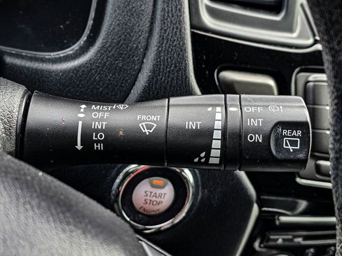 Used 2020 Nissan Pathfinder S image 21