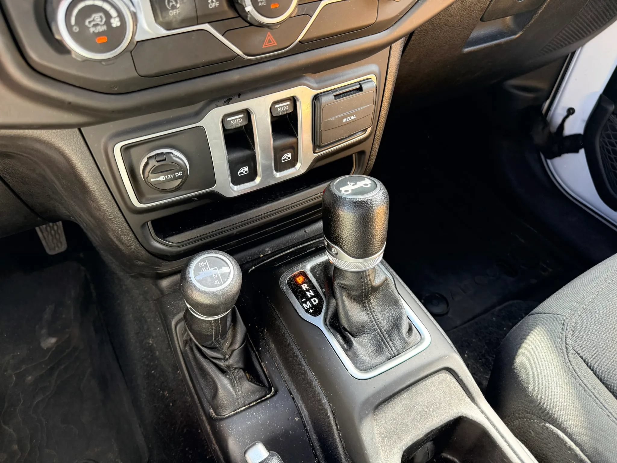 Used 2019 Jeep Wrangler Sport AWD/4WD image 15