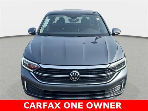 Used 2022 Volkswagen Jetta SEL image 2
