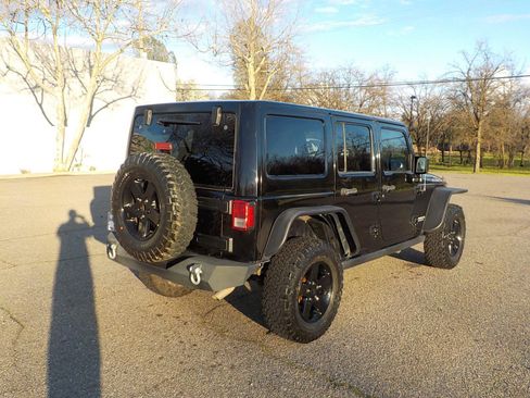 Used 2016 Jeep Wrangler Unlimited Rubicon w/ Connectivity Group image 6