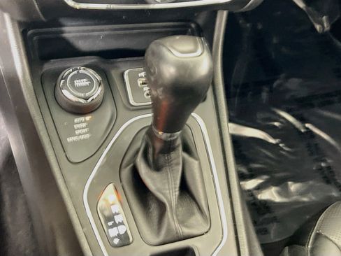 Used 2022 Jeep Cherokee Latitude Lux AWD/4WD image 16