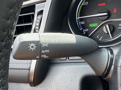 Certified 2022 Toyota Camry XSE w/ Navigation Upgrade Package image 34