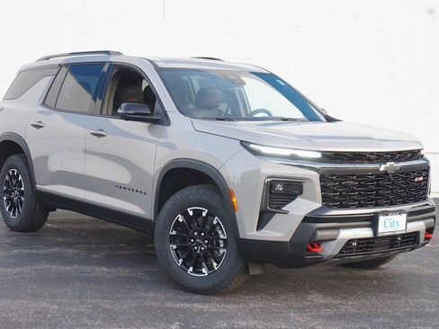 New 2026 Chevrolet Traverse Z71 w/ Enhanced Driving Package image 2