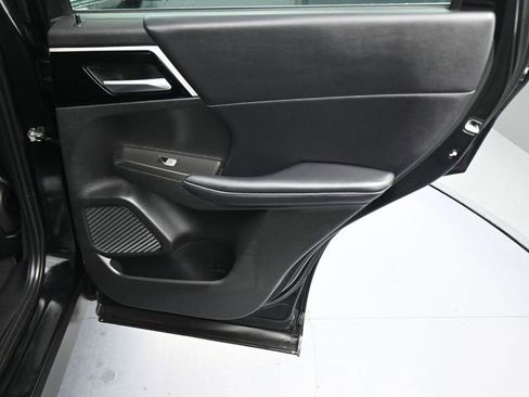 Used 2023 Mitsubishi Outlander SE image 39