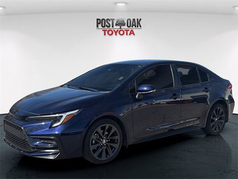 Used 2025 Toyota Corolla SE image 3