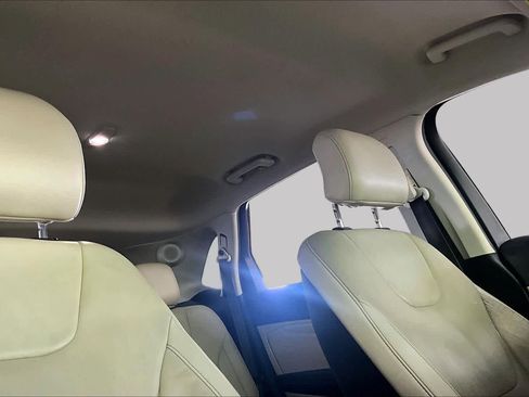 Used 2016 Ford Edge Titanium w/ Technology Package AWD/4WD image 12