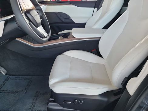 Used 2024 Tesla Model X image 16