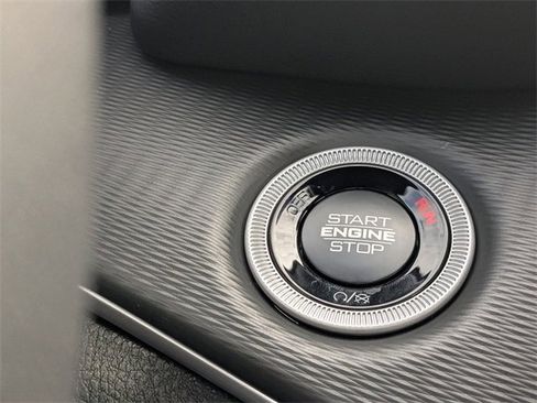 New 2025 Jeep Grand Cherokee Altitude image 28