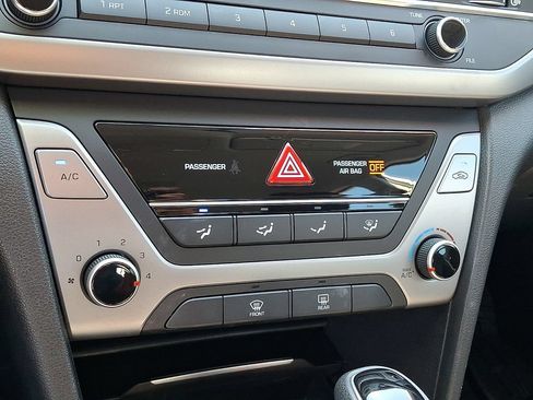 Used 2018 Hyundai Elantra SE FWD image 15