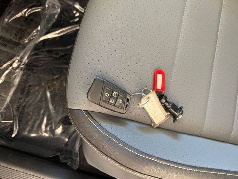 Used 2025 Volkswagen Jetta SE image 18