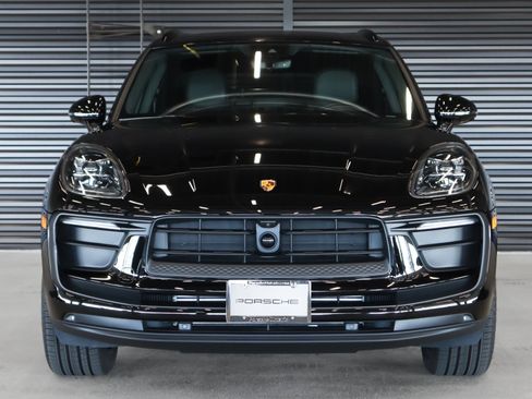 Certified 2026 Porsche Macan AWD/4WD image 8