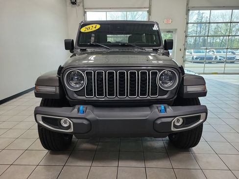 Used 2024 Jeep Wrangler Unlimited Sahara AWD/4WD image 9
