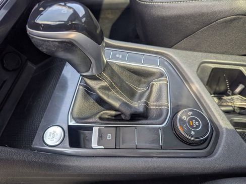 Used 2022 Volkswagen Tiguan SE image 15