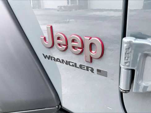 Used 2025 Jeep Wrangler Unlimited Rubicon image 8