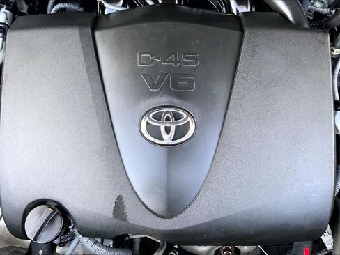Used 2022 Toyota Highlander XLE FWD image 32