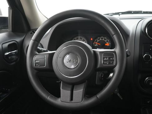 Used 2014 Jeep Patriot Latitude w/ Sun/Sound Group AWD/4WD image 17