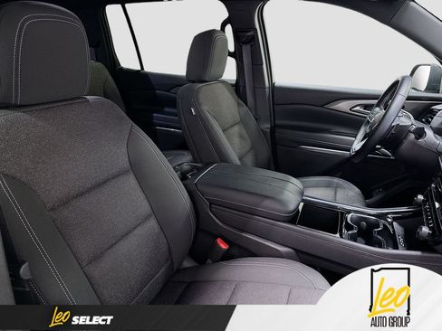 Used 2026 Chevrolet Traverse LT w/ LPO, Floor Liner Package FWD image 32