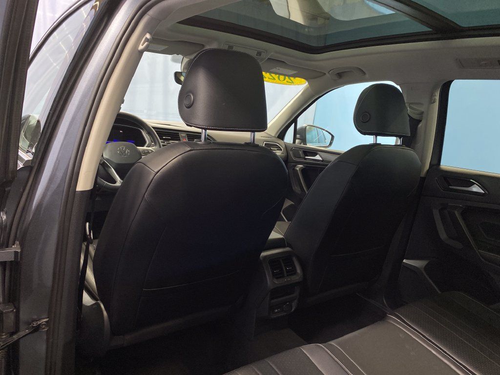 Used 2022 Volkswagen Tiguan SE AWD/4WD image 28