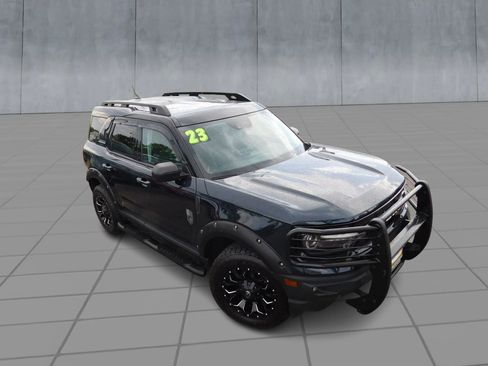 Used 2023 Ford Bronco Sport Outer Banks w/ Tech Package AWD/4WD image 2