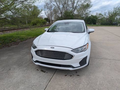 Used 2019 Ford Fusion SE image 1